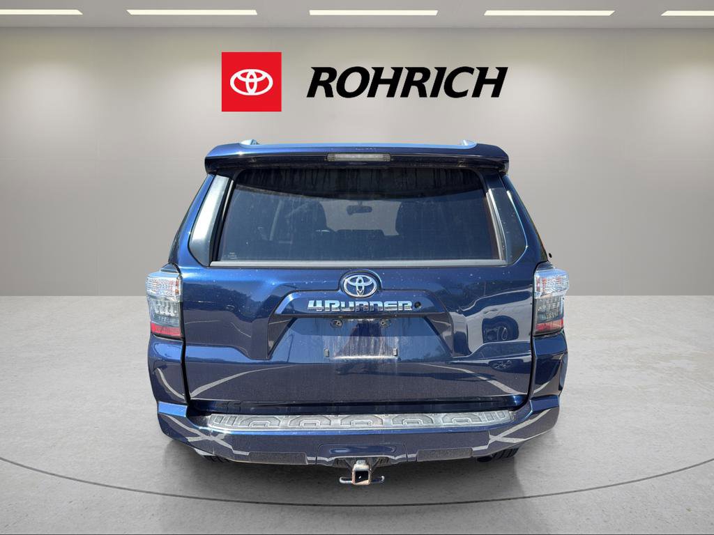 Used 2018 Toyota 4Runner SR5 AWD/4WD image 5