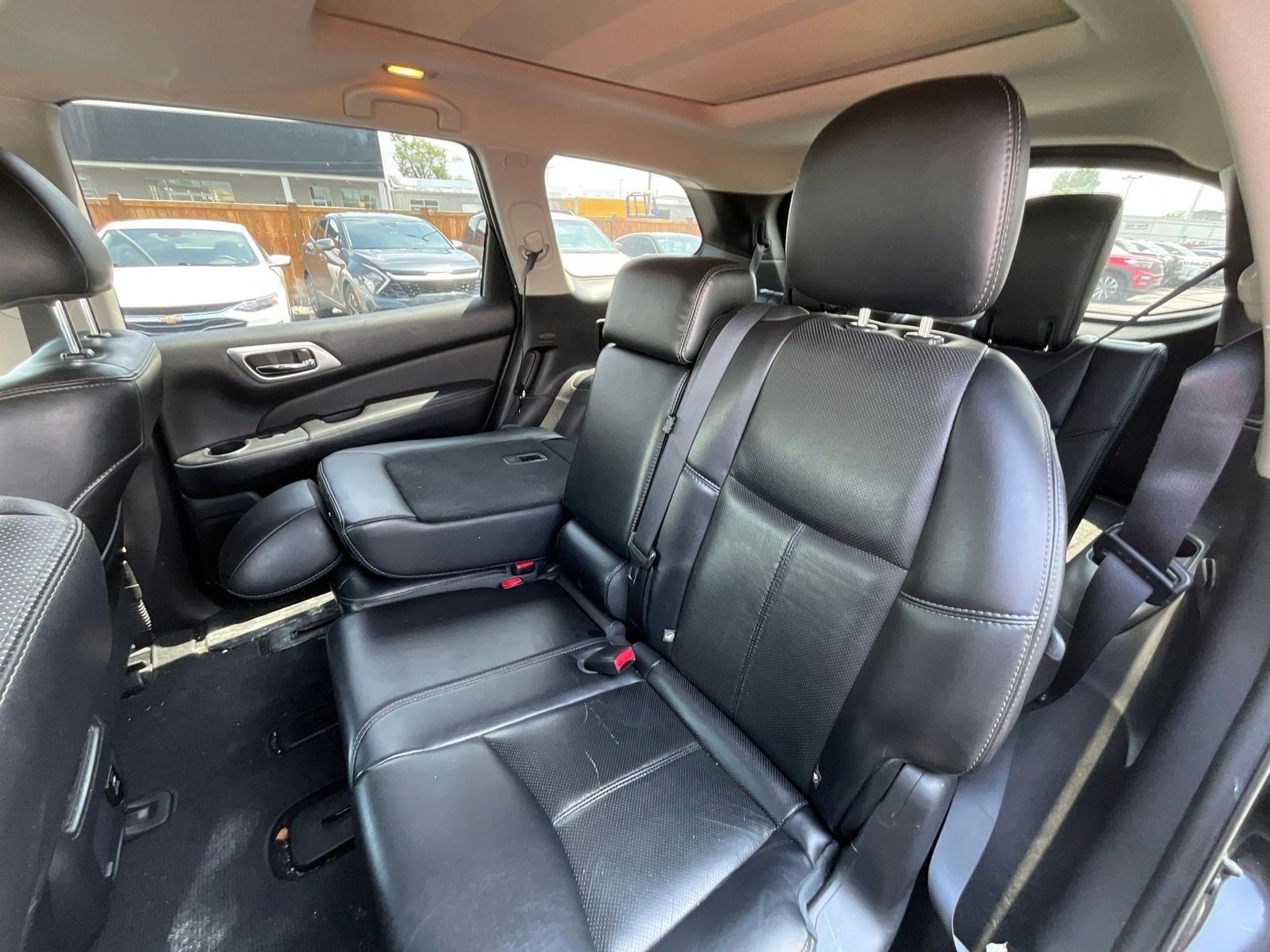 Used 2015 Nissan Pathfinder Platinum FWD image 20