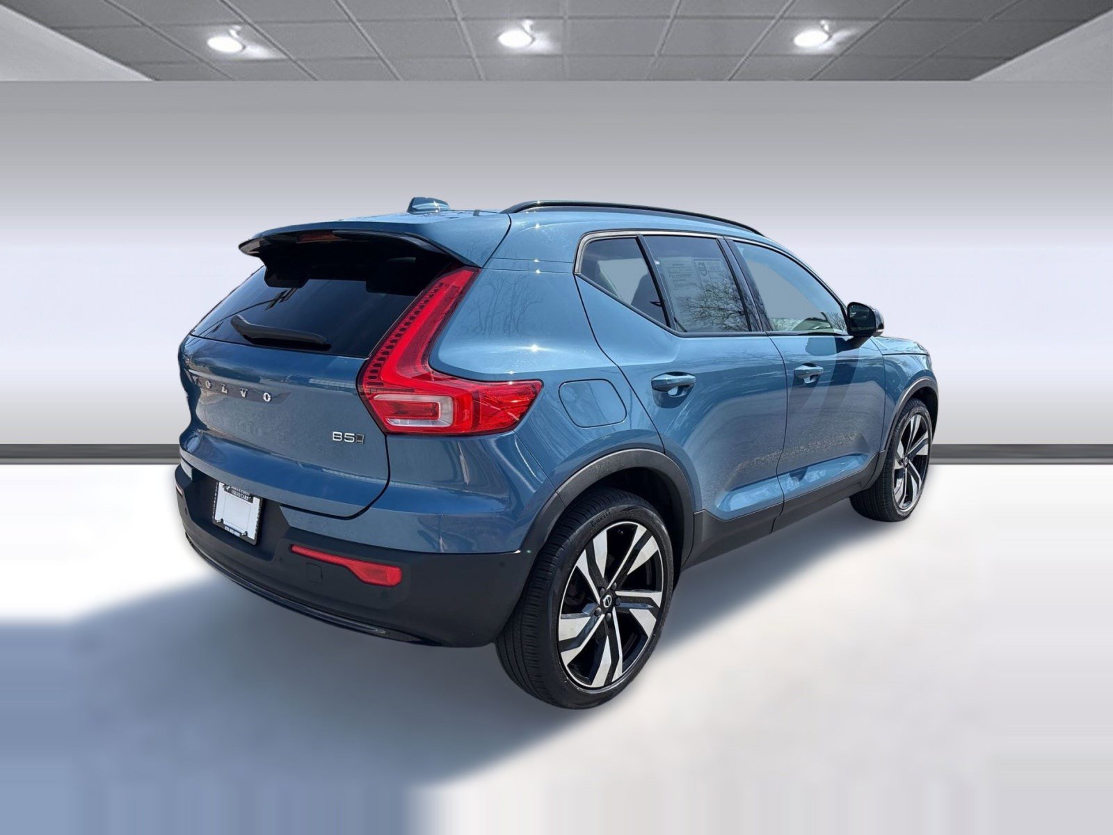 Certified 2023 Volvo XC40 B5 Plus w/ Driver Assist Package image 9