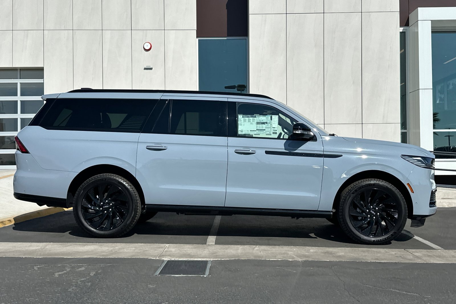 New 2025 Lincoln Navigator L Reserve w/ Jet Appearance Package image 2