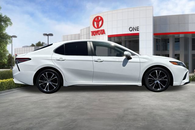 Used 2019 Toyota Camry SE FWD image 3