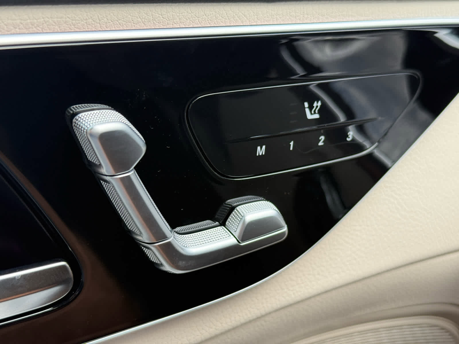 Used 2025 Mercedes-Benz C 300 4MATIC Sedan image 23