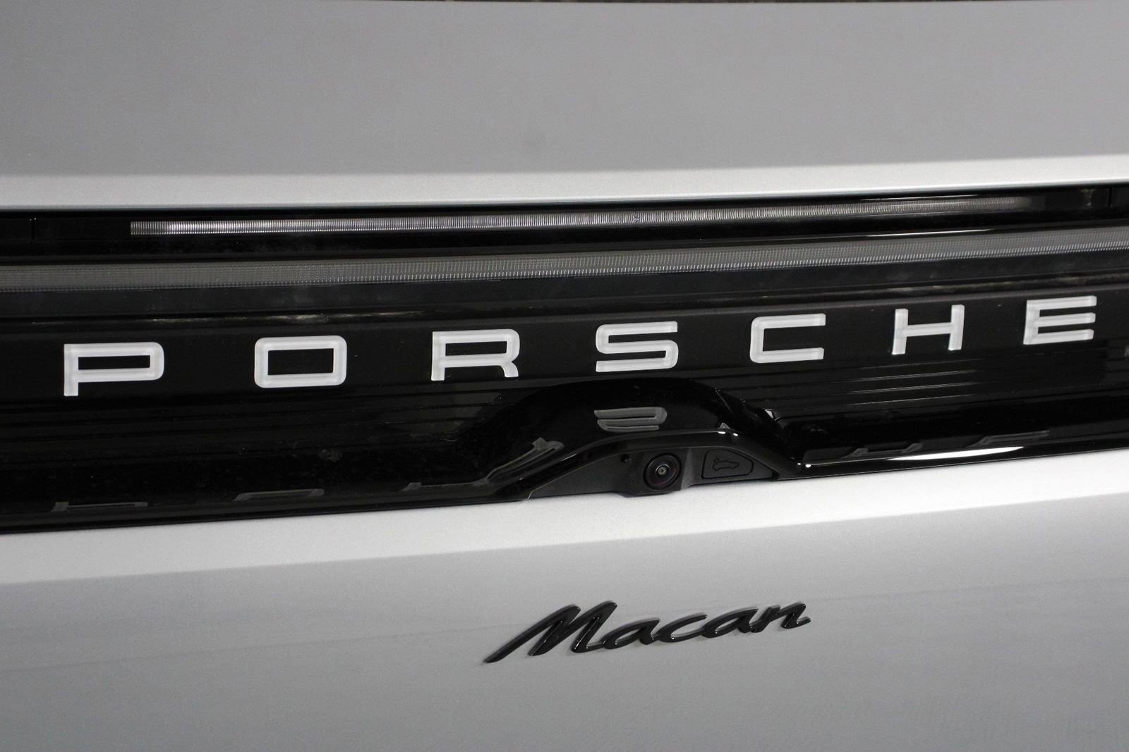 New 2026 Porsche Macan Electric RWD image 22
