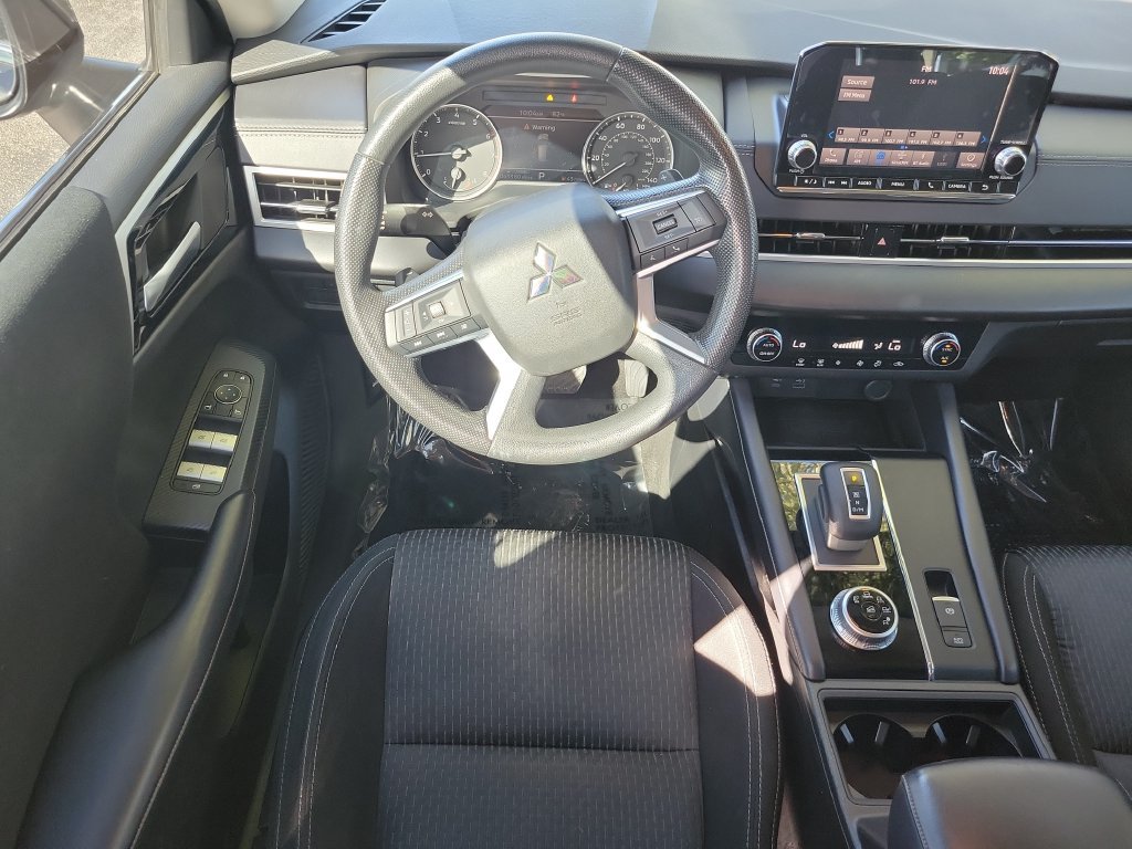 Used 2023 Mitsubishi Outlander ES FWD image 16