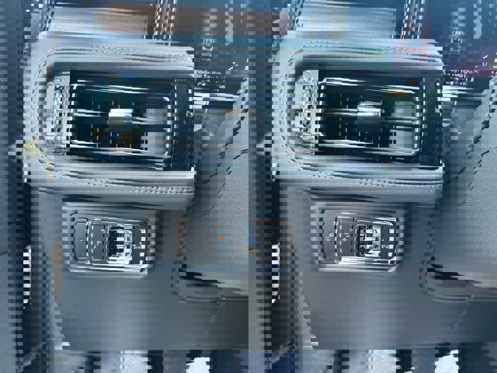 Used 2025 Lincoln Aviator Reserve w/ Equipment Group 201A image 16