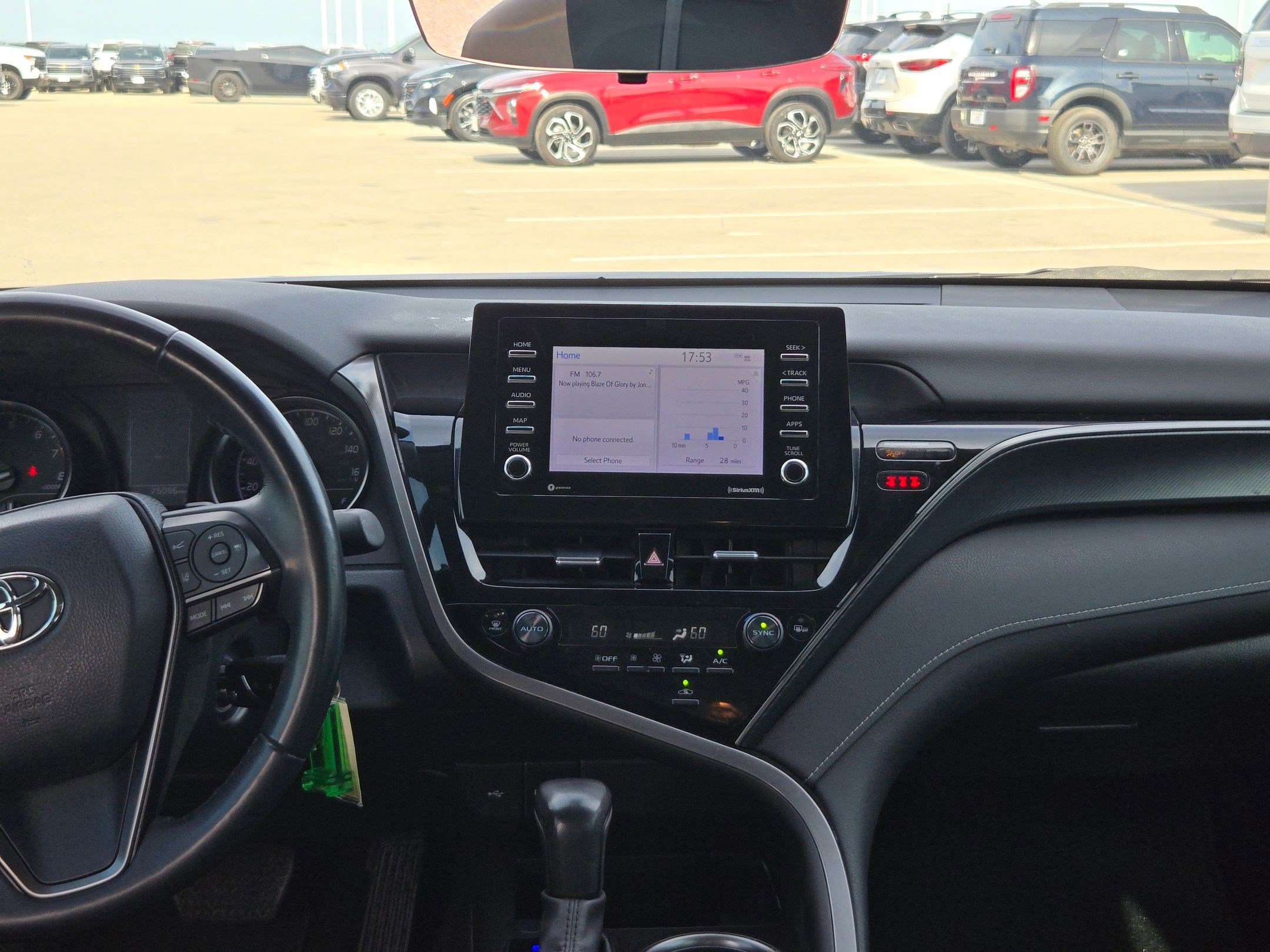 Used 2022 Toyota Camry SE FWD image 16