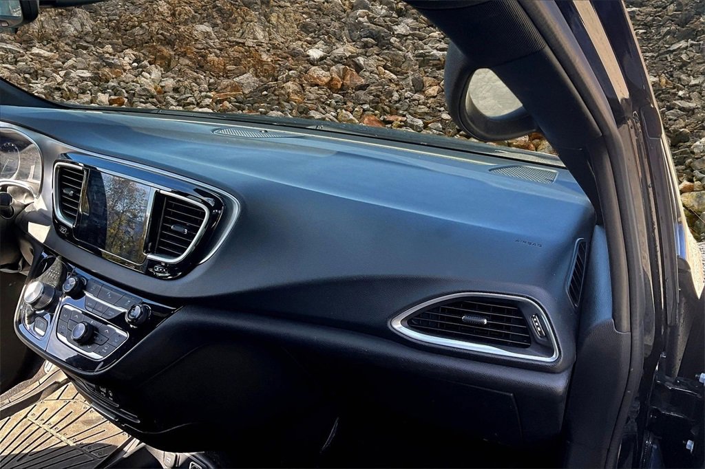 Used 2018 Chrysler Pacifica Touring Plus w/ S Appearance Package image 15