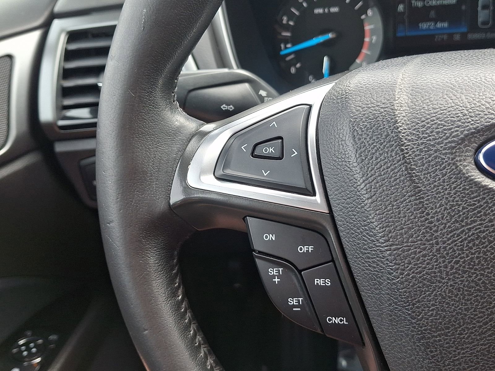 Used 2016 Ford Fusion SE w/ Equipment Group 201A FWD image 21