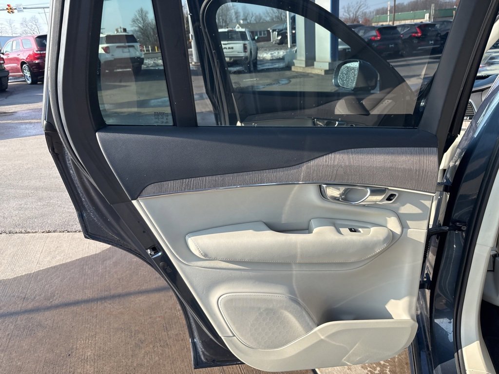 Certified 2023 Volvo XC90 B5 Plus image 31