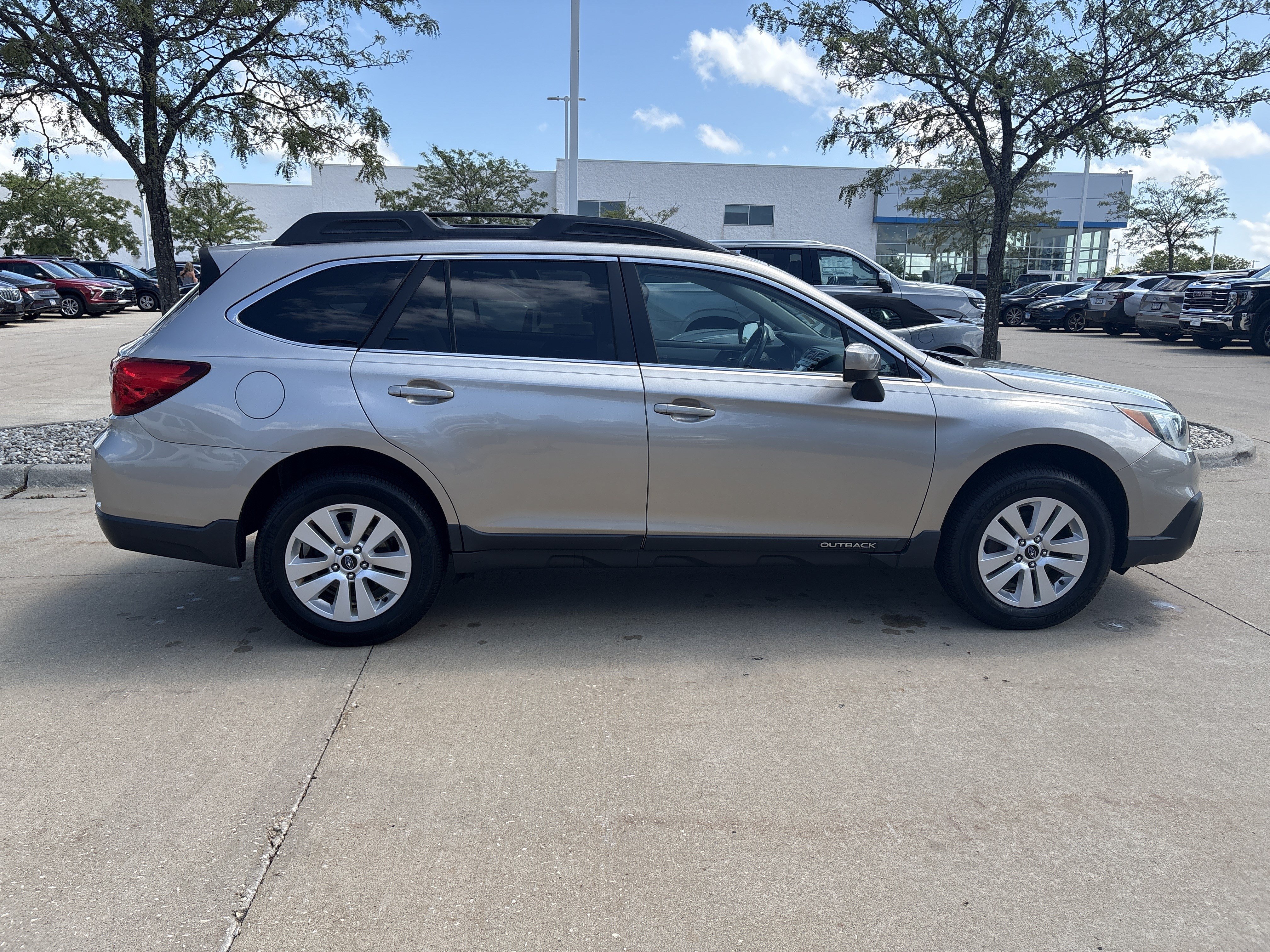 Used 2015 Subaru Outback 2.5i Premium AWD/4WD image 9
