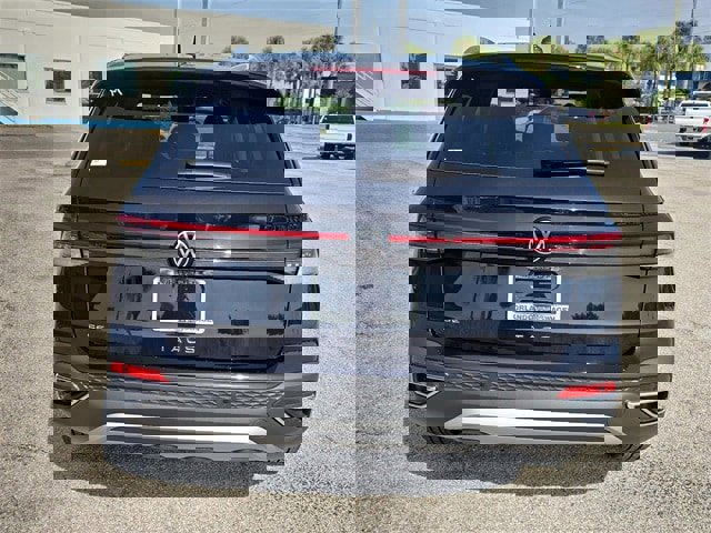 New 2025 Volkswagen Taos SE image 4