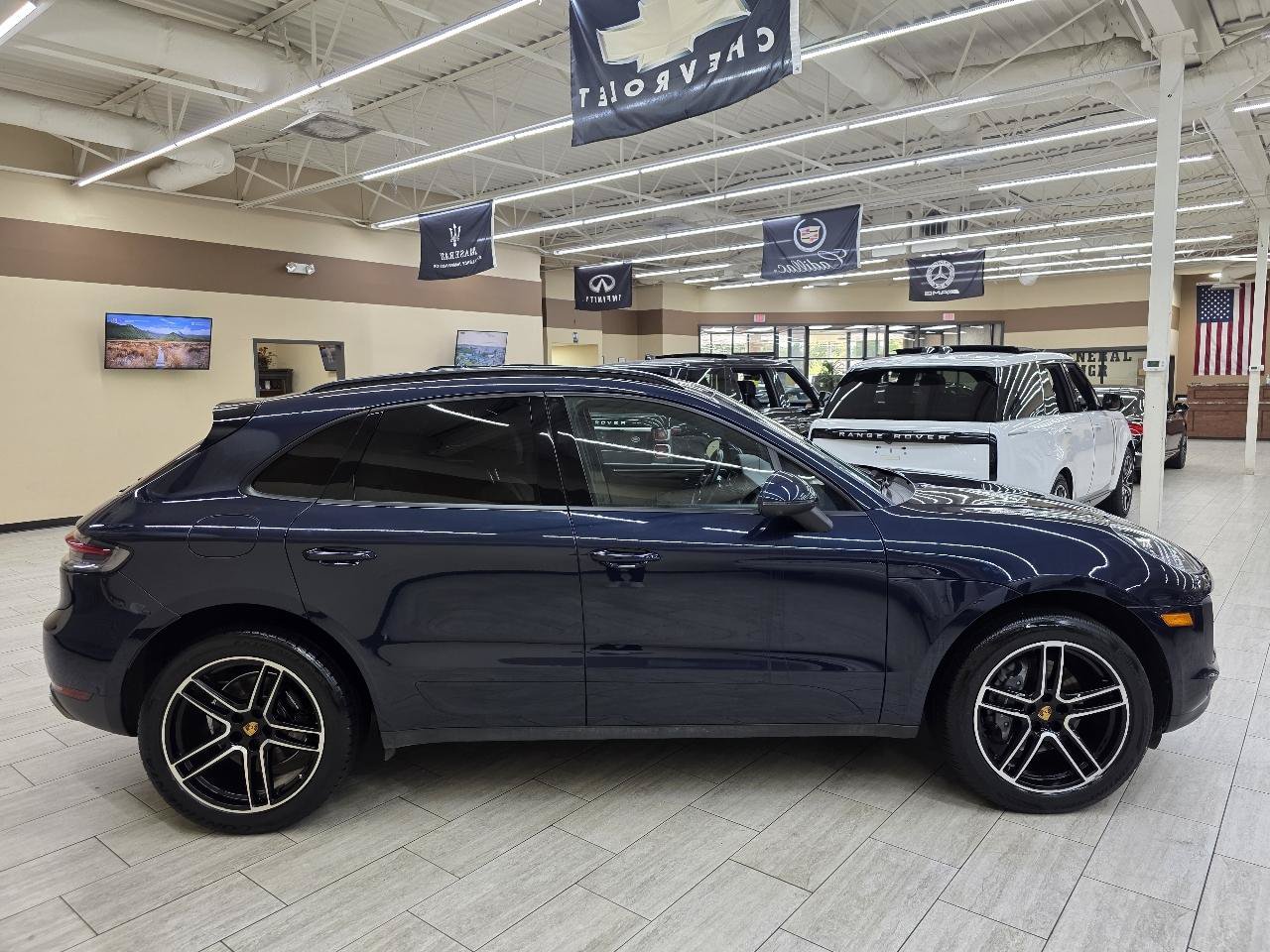 Used 2021 Porsche Macan AWD/4WD image 6