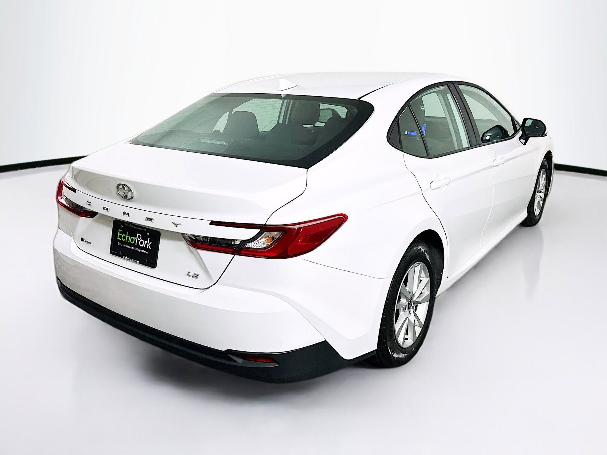 Used 2025 Toyota Camry LE image 9