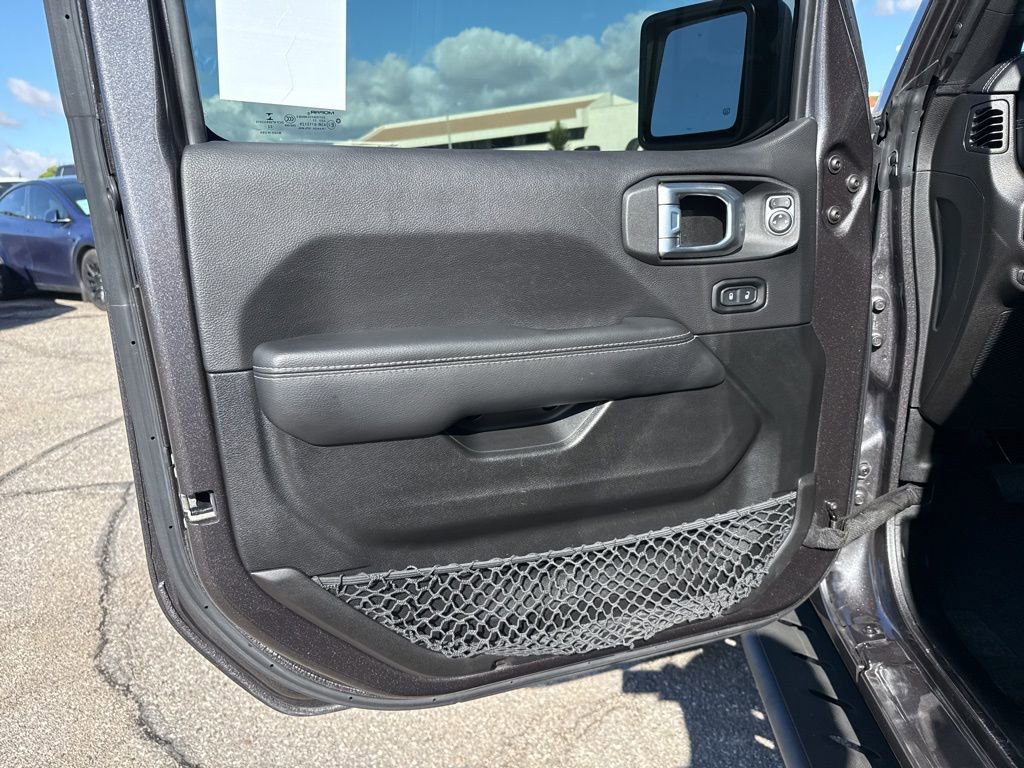 Used 2022 Jeep Wrangler Unlimited Rubicon 4xe image 32