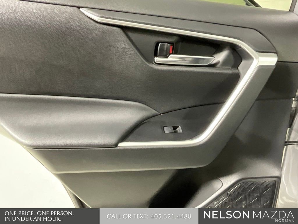 Used 2024 Toyota RAV4 SE image 22