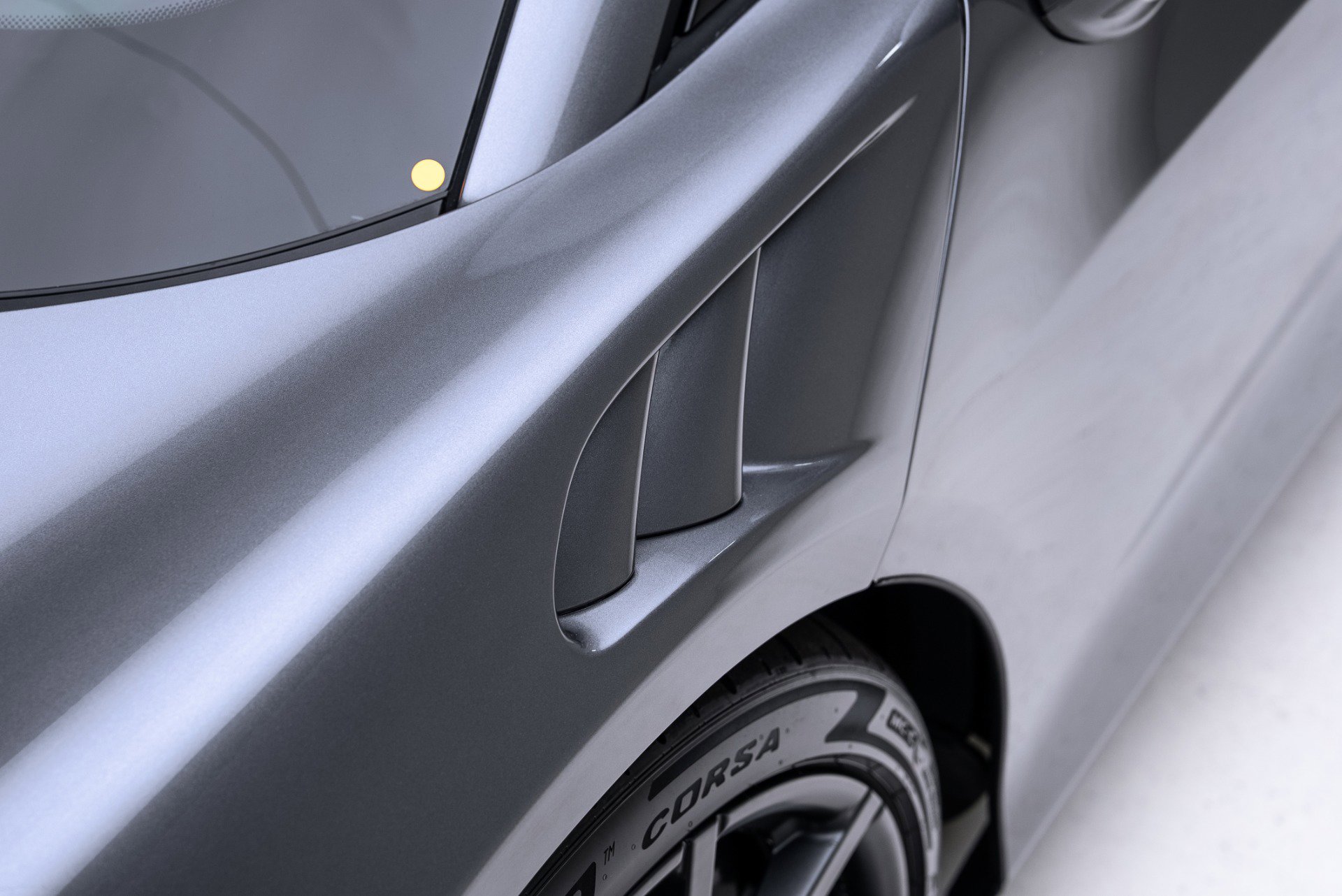 Used 2023 McLaren Artura image 21