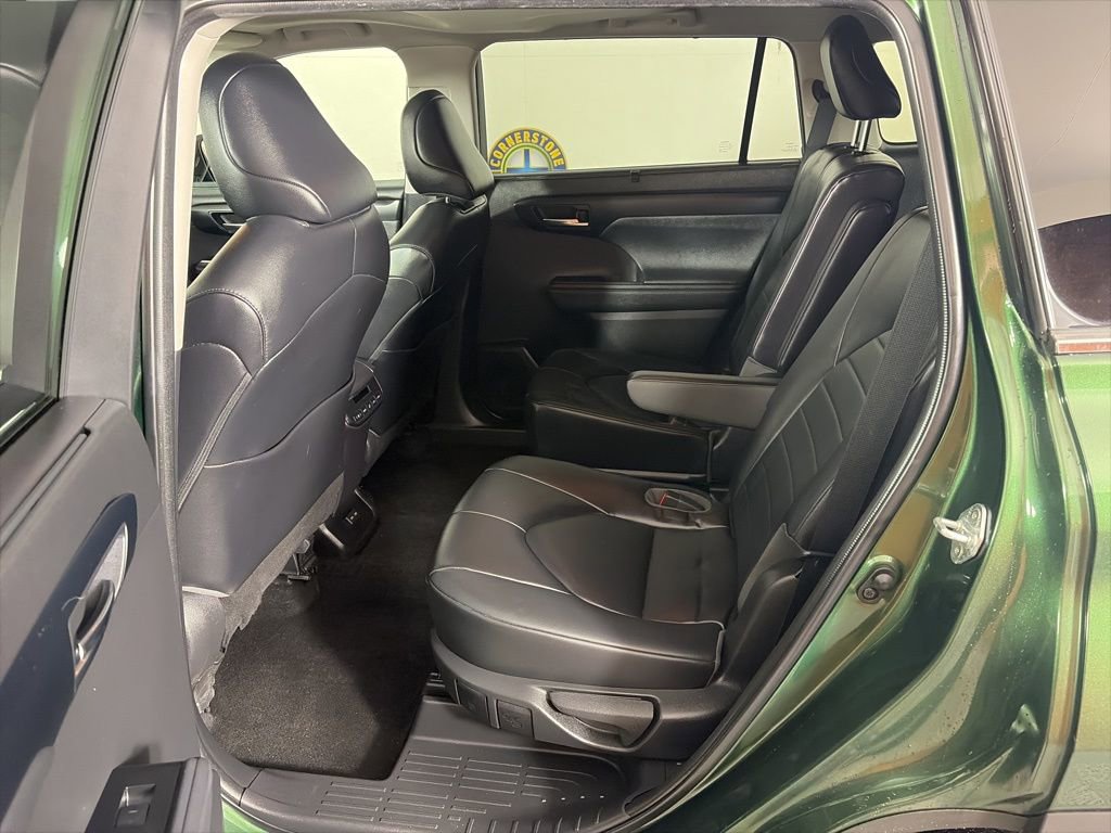Used 2023 Toyota Highlander XLE image 13
