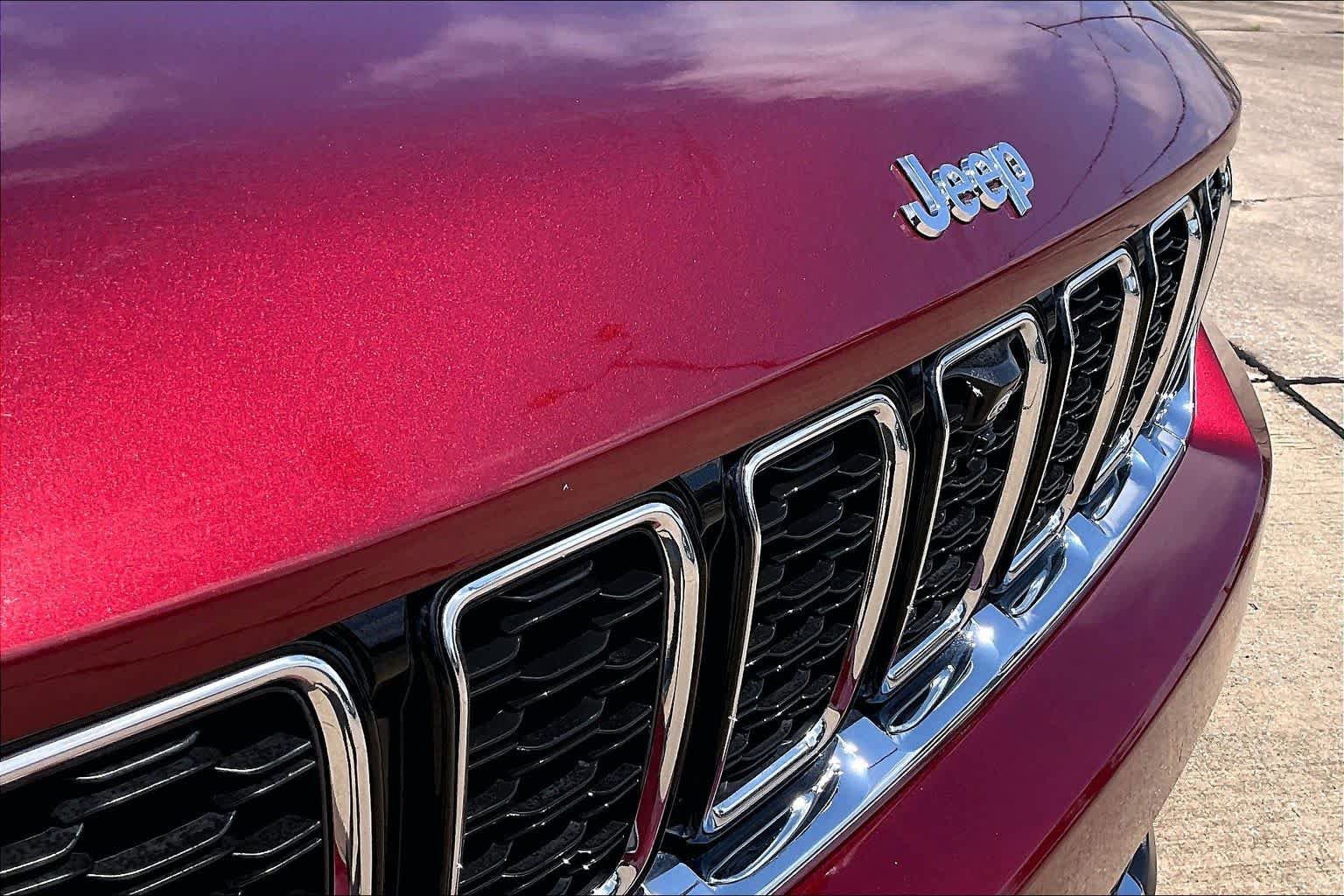 Used 2022 Jeep Grand Cherokee Limited w/ Luxury Tech Group II RWD image 30