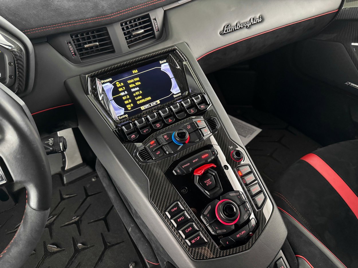 Used 2016 Lamborghini Aventador LP 750-4 Superveloce image 18