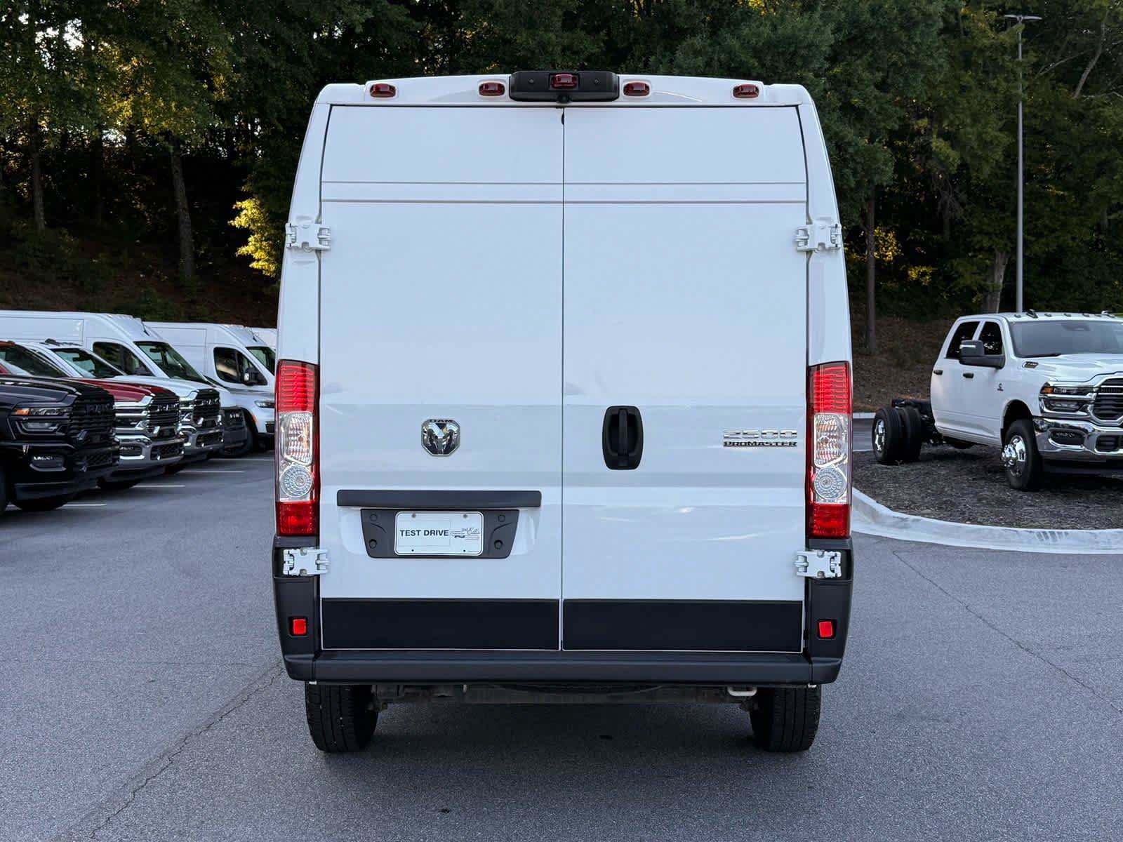 Used 2024 RAM ProMaster 2500 w/ Convenience Group FWD image 4