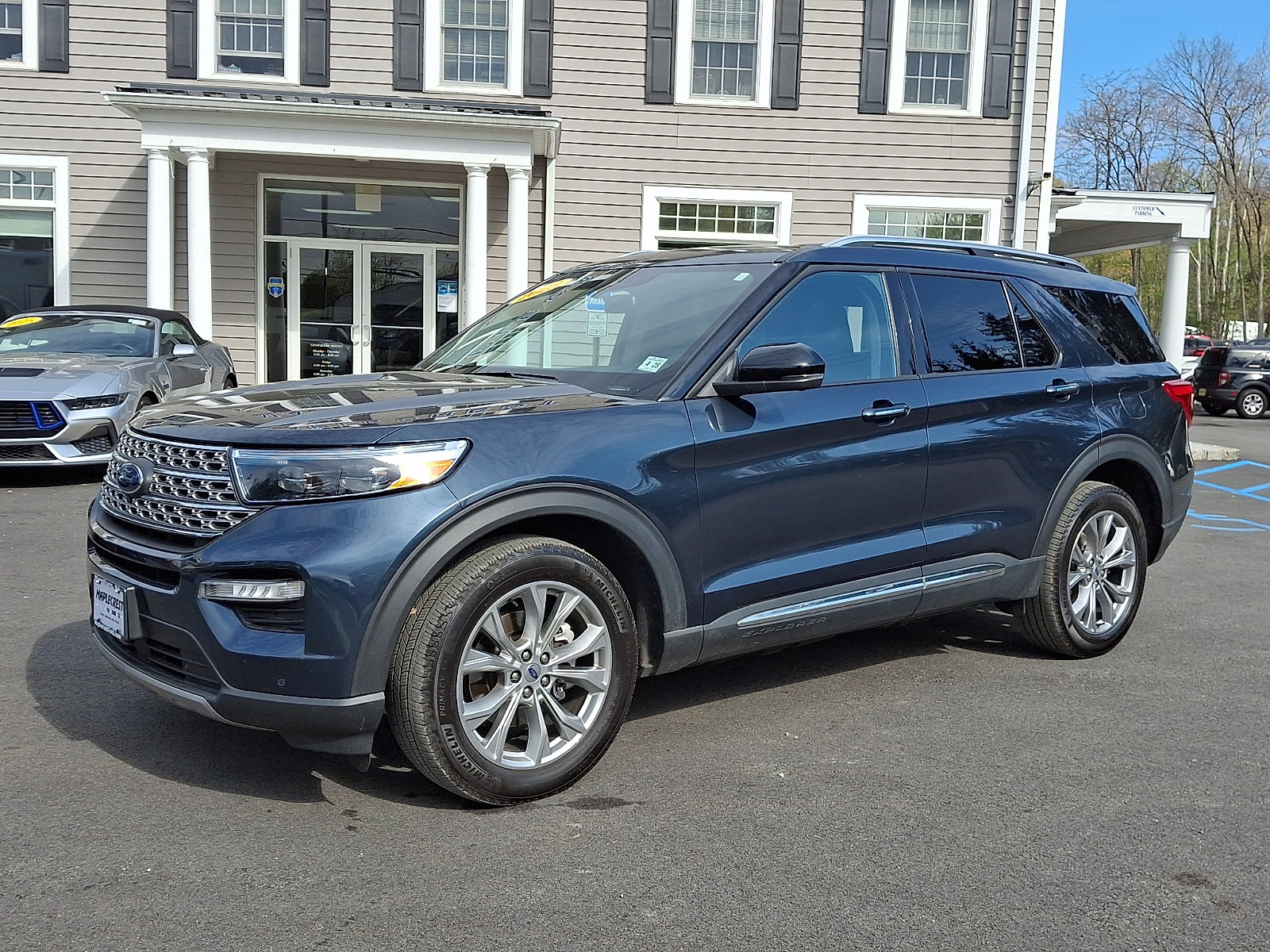 Certified 2023 Ford Explorer Limited w/ Equipment Group 301A AWD/4WD image 1