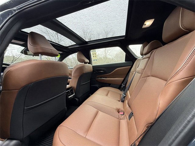 Used 2025 Toyota Crown Signia Limited w/ Advanced Technology Package image 24