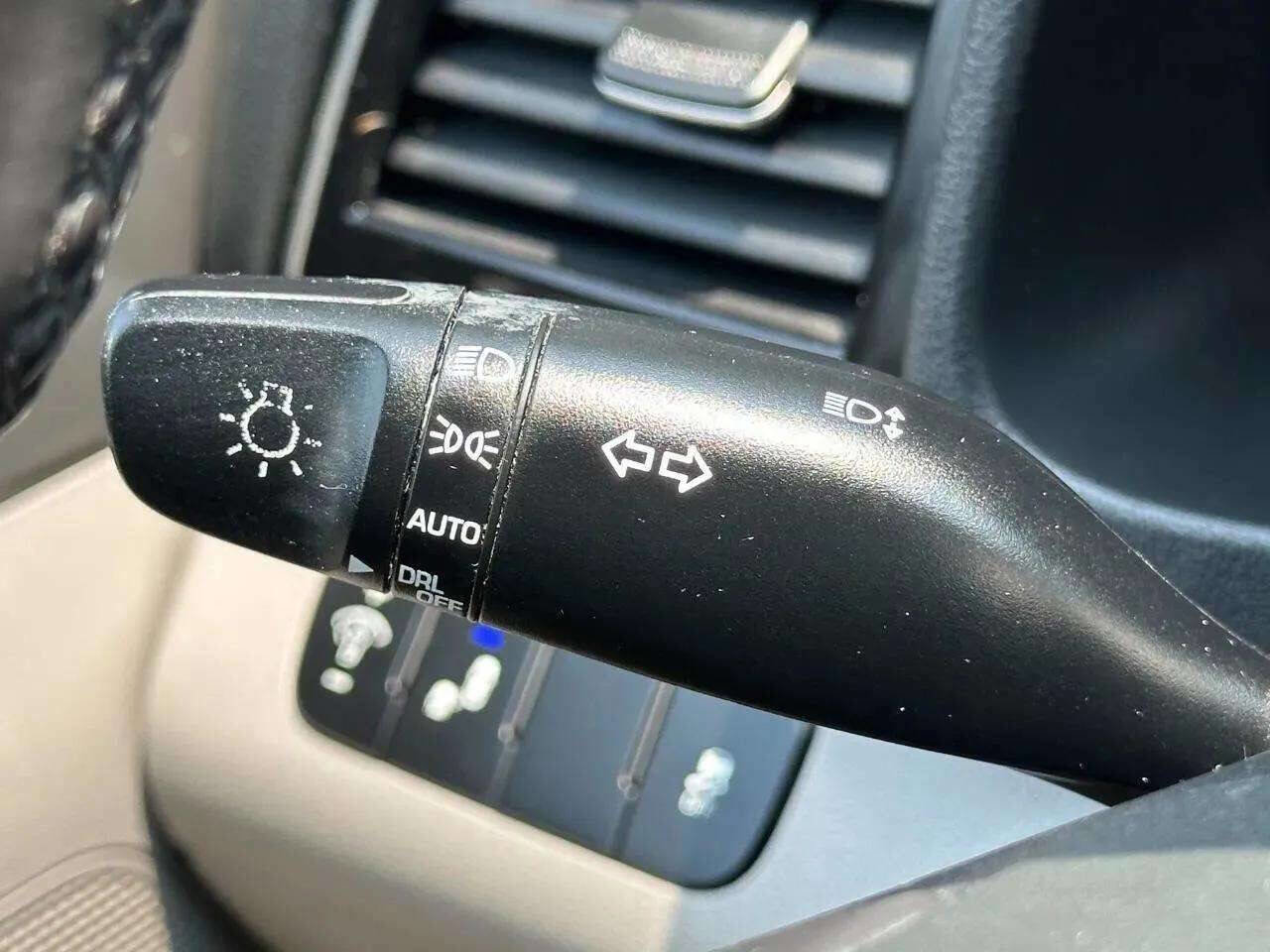 Used 2017 Hyundai Elantra Limited w/ Cargo Package FWD image 17