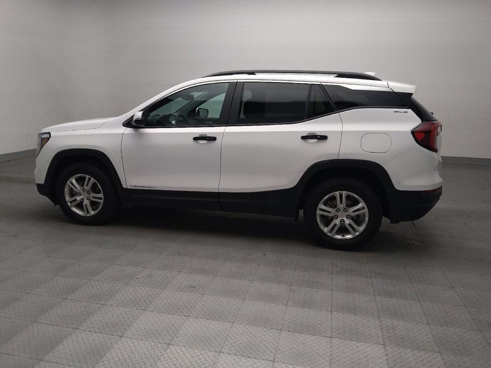 Used 2023 GMC Terrain SLE w/ Driver Convenience Package image 3