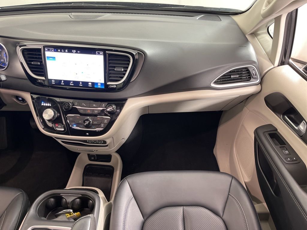 Used 2024 Chrysler Pacifica Touring-L image 20