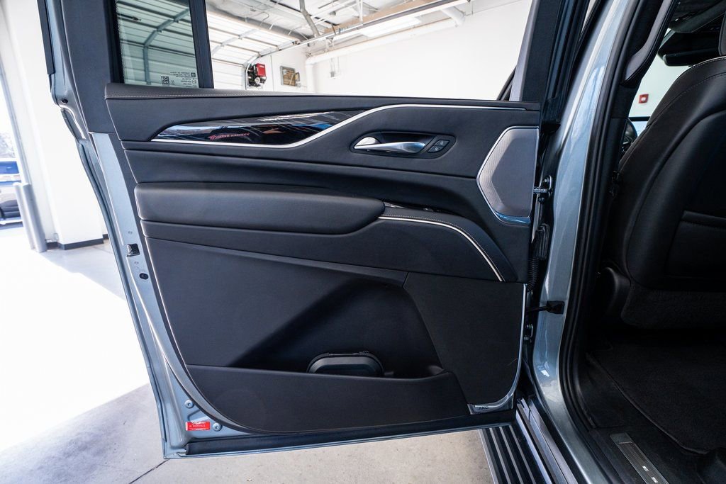 Used 2023 Cadillac Escalade ESV V image 53