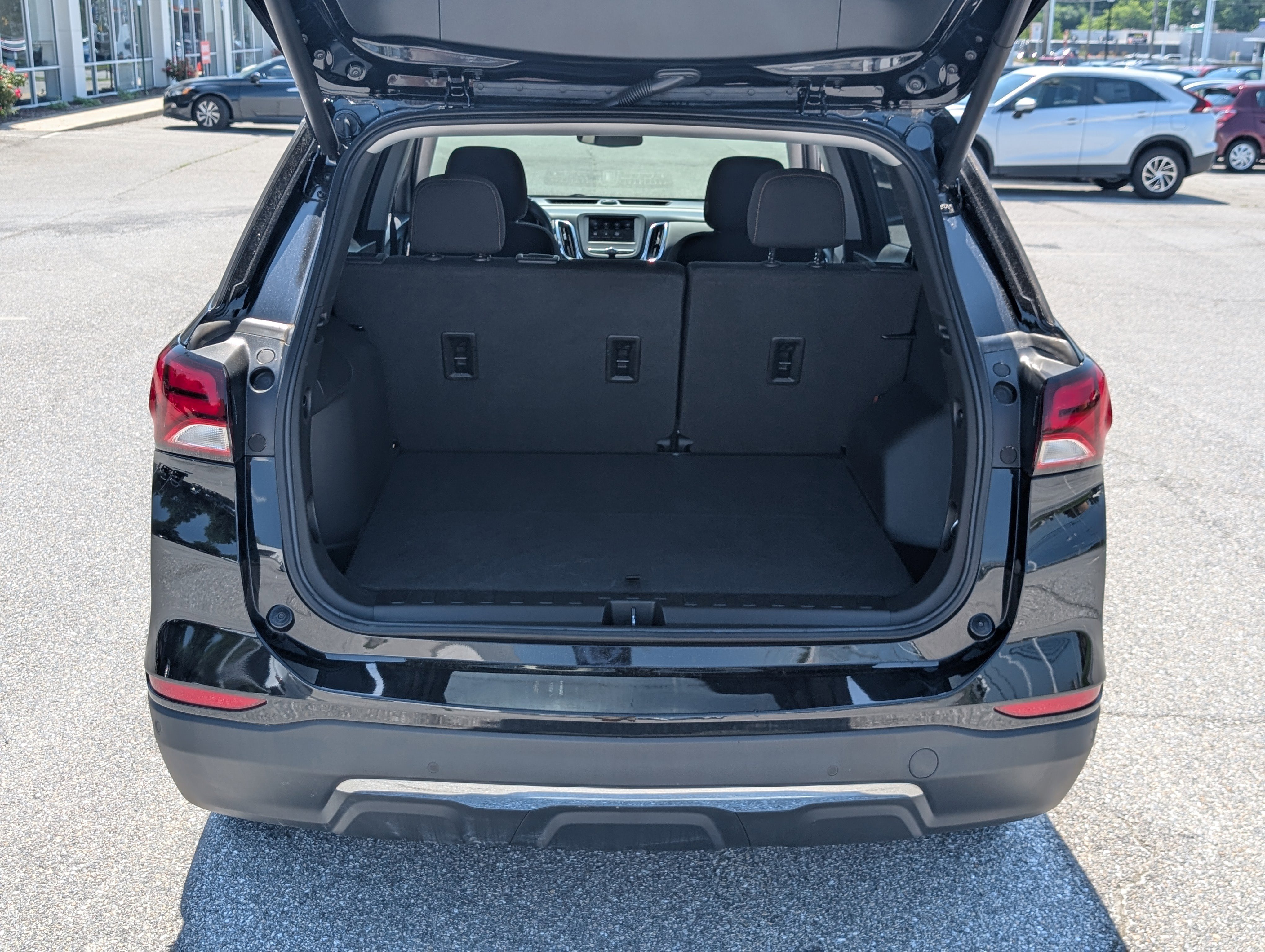 Used 2022 Chevrolet Equinox LT w/ Driver Convenience Package image 12