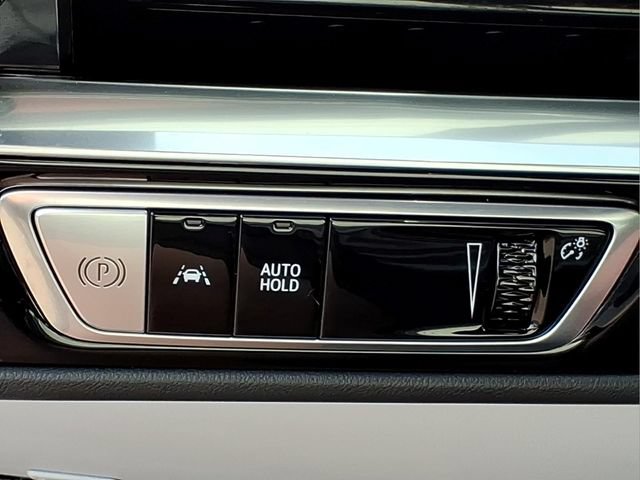 Used 2024 Cadillac Lyriq Luxury AWD/4WD image 18