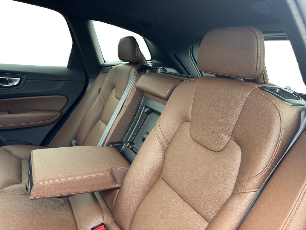 Certified 2024 Volvo XC60 B5 Plus w/ Protection Package Premier AWD/4WD image 27