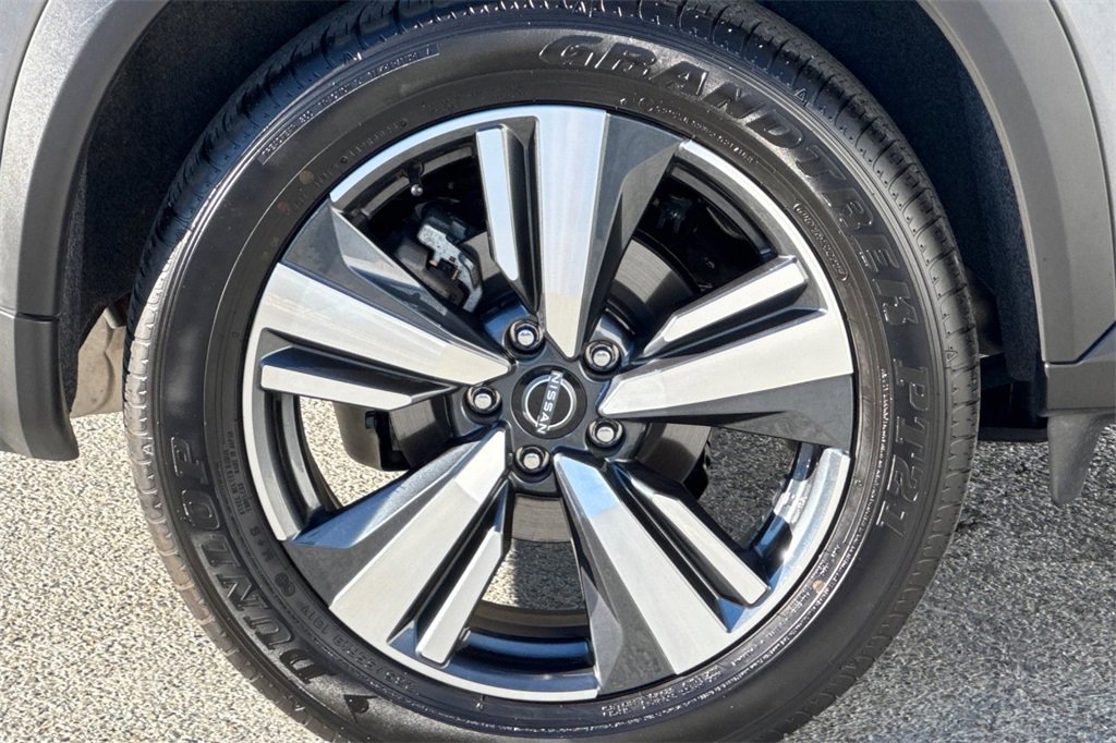 Certified 2025 Nissan Rogue SL w/ SL Premium Package image 26