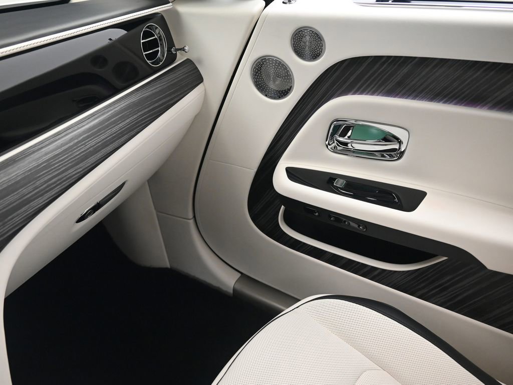 Used 2025 Rolls-Royce Spectre w/ Spectre Launch Package image 19
