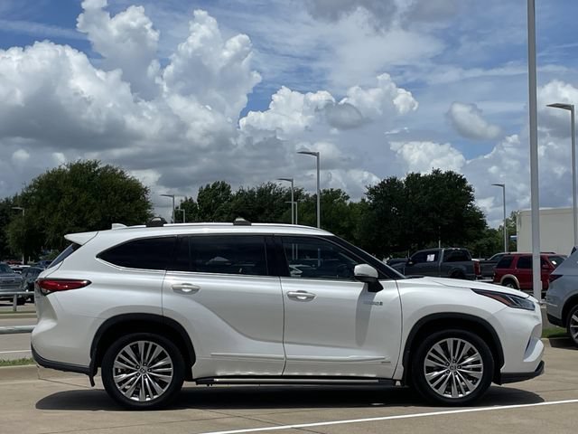 Used 2021 Toyota Highlander Platinum AWD/4WD image 3