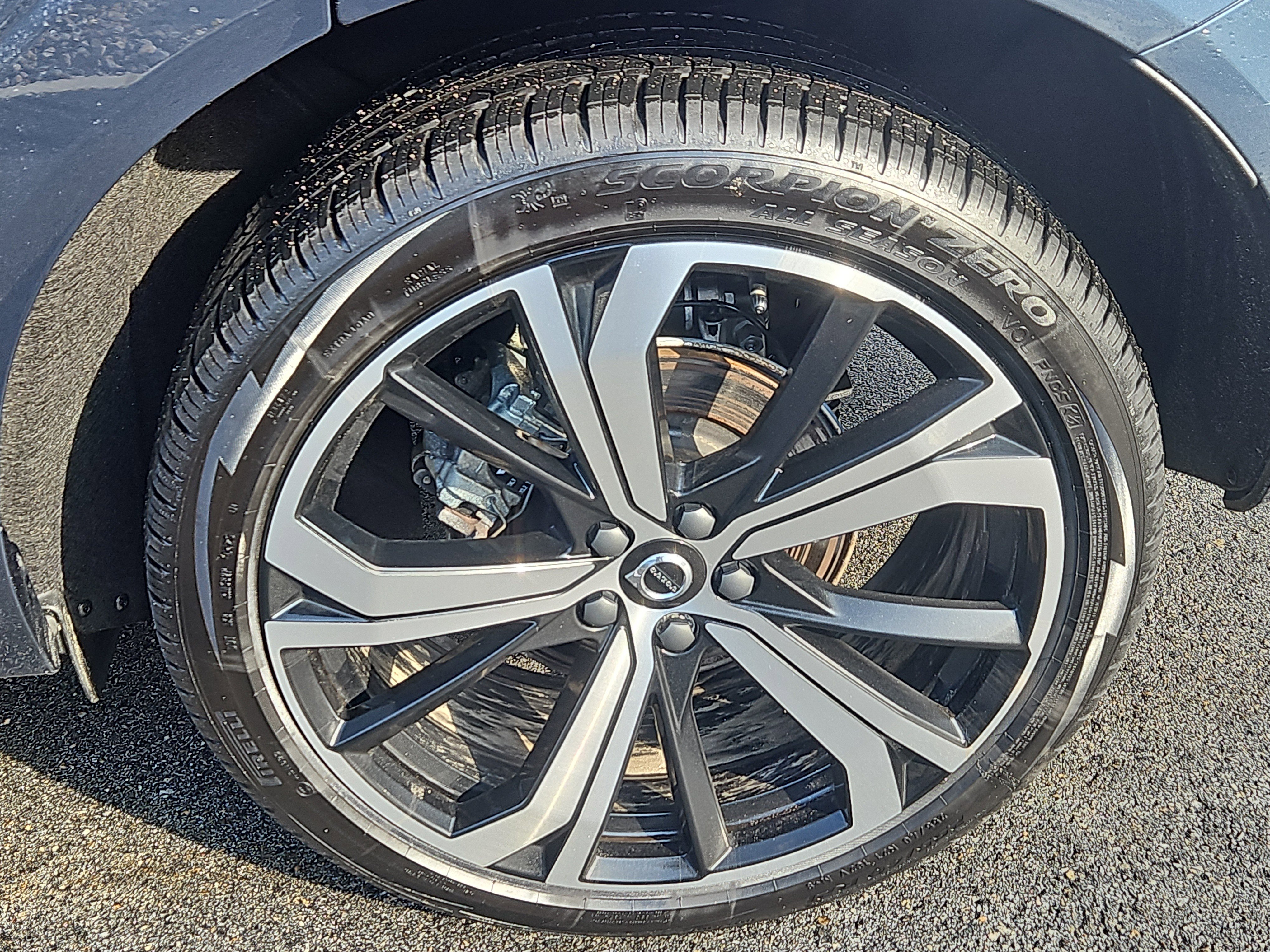 Used 2025 Volvo XC60 B5 Ultra w/ Protection Package Premier image 31