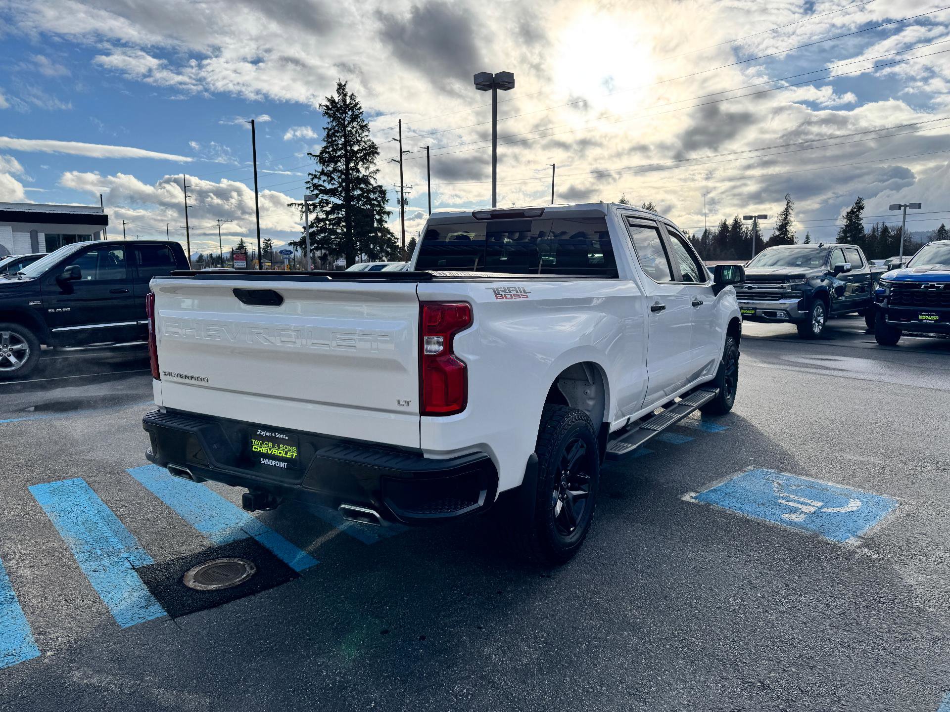 Used 2022 Chevrolet Silverado 1500 LT Trail Boss w/ Convenience Package II image 7