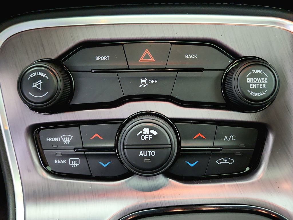 Used 2016 Dodge Challenger R/T image 18