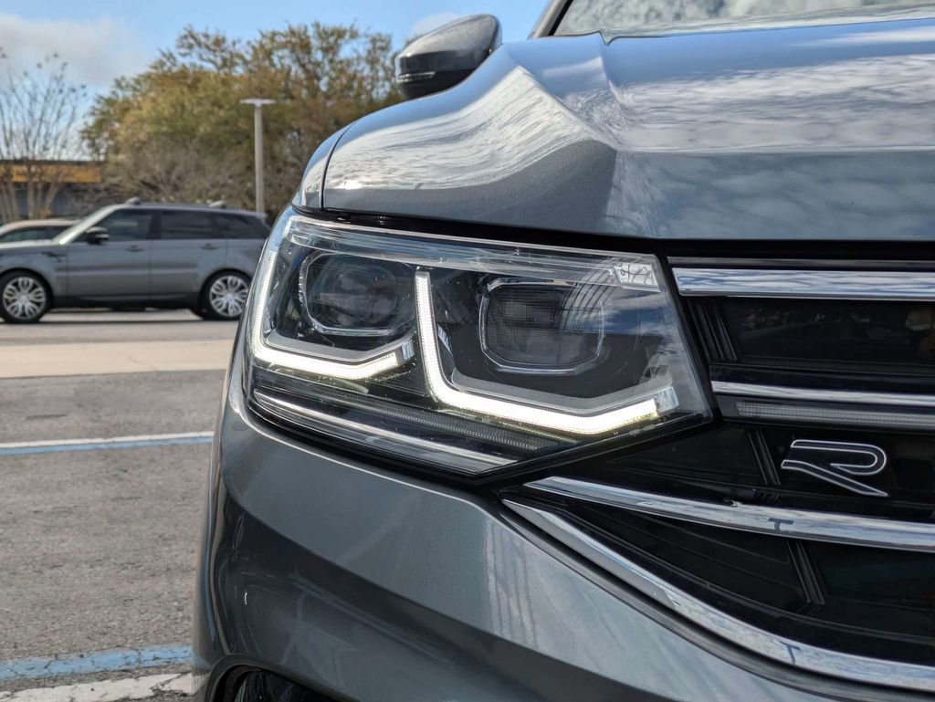 Certified 2023 Volkswagen Tiguan SEL R-Line image 10