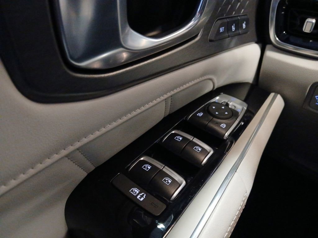 Used 2023 Kia Sorento SX Prestige image 18