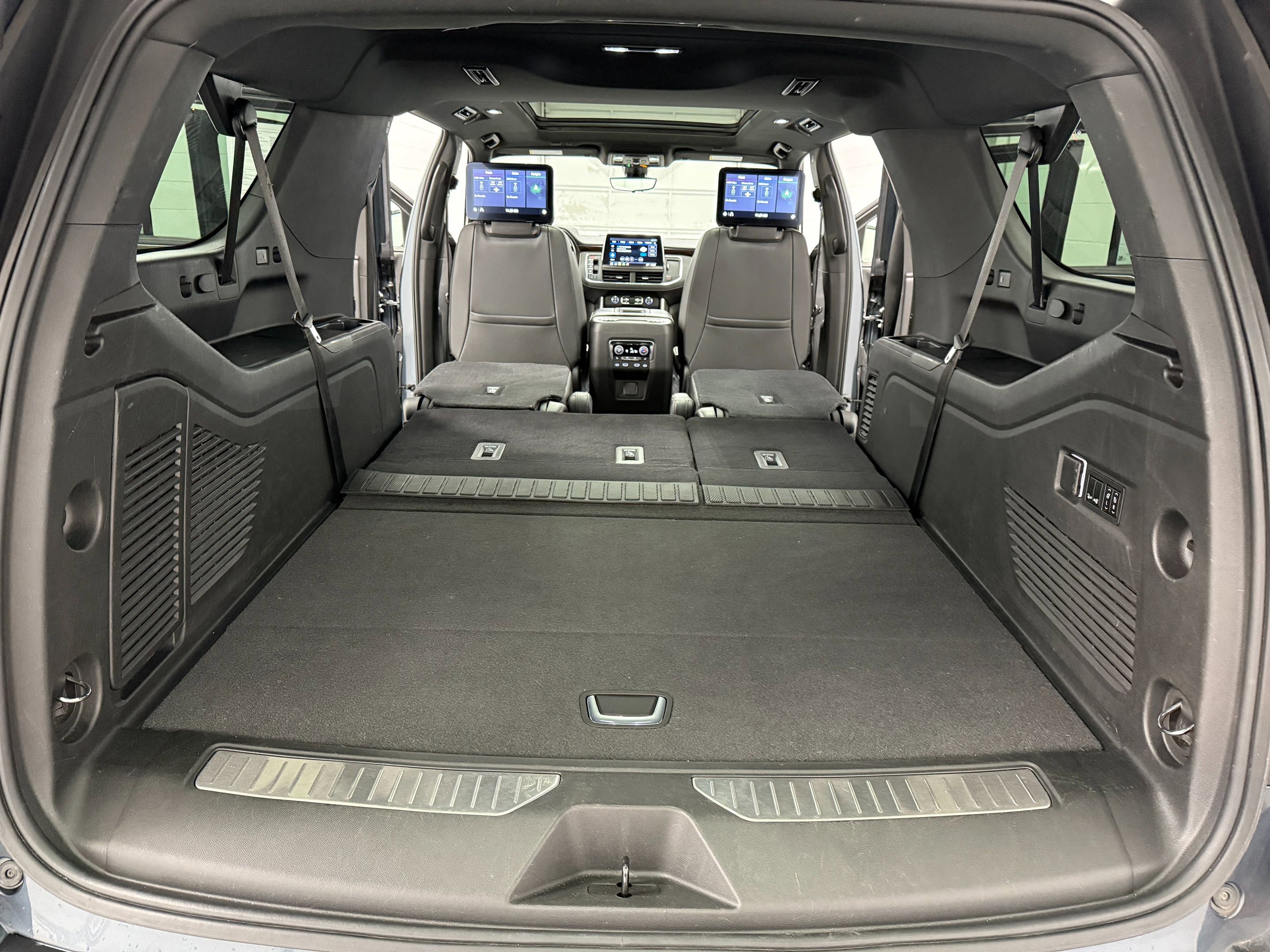 Used 2021 Chevrolet Suburban Premier w/ Premium Package AWD/4WD image 37