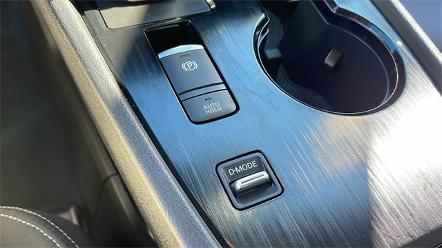 Used 2023 Nissan Rogue SV image 16