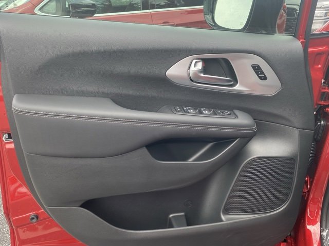 New 2026 Chrysler Pacifica Limited w/ S Appearance Package image 12
