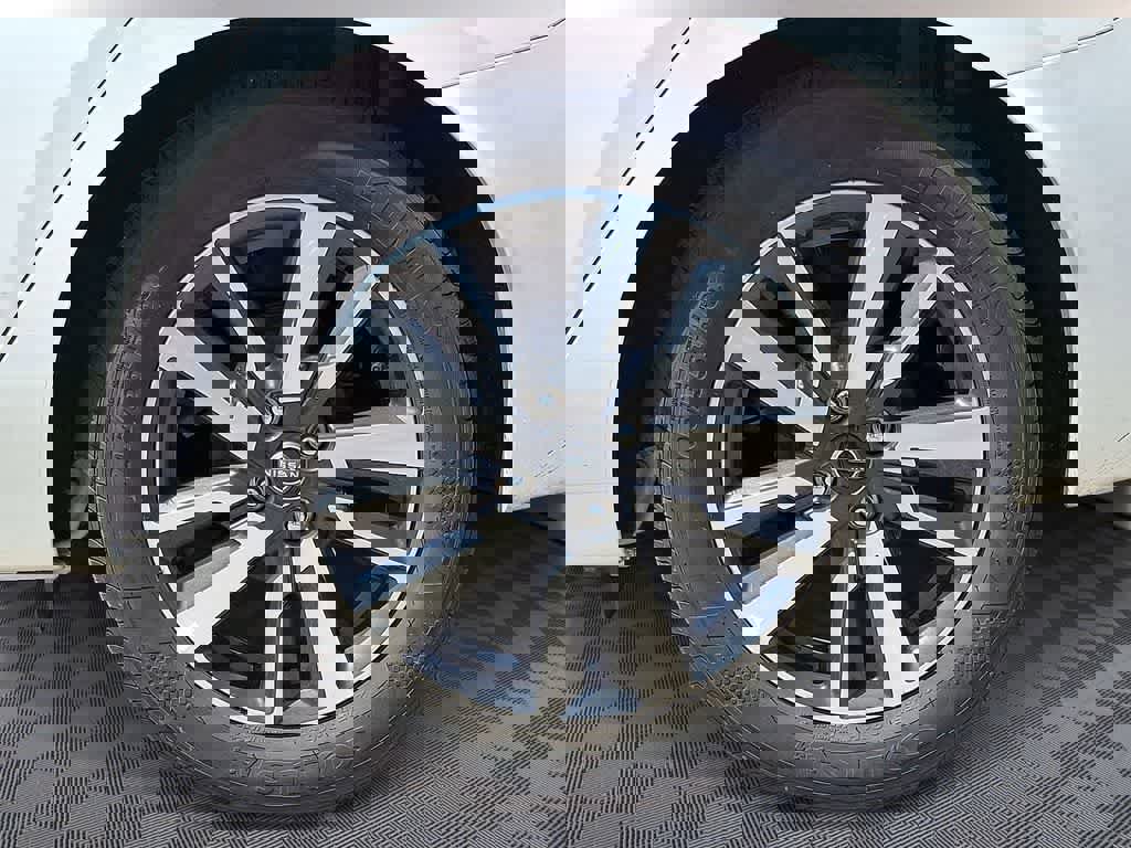 Used 2025 Nissan Versa SV image 8