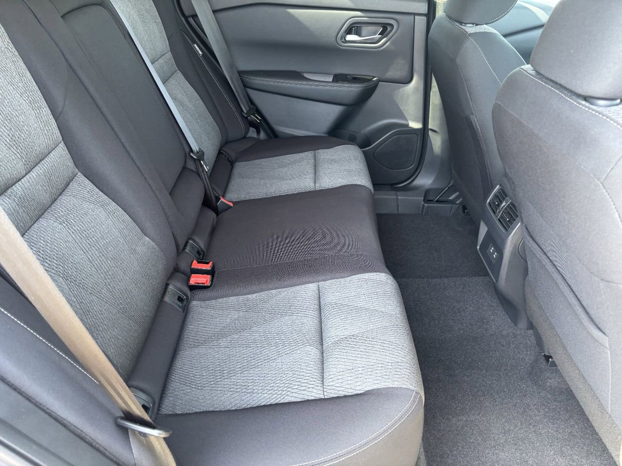 Certified 2026 Nissan Rogue SV FWD image 12