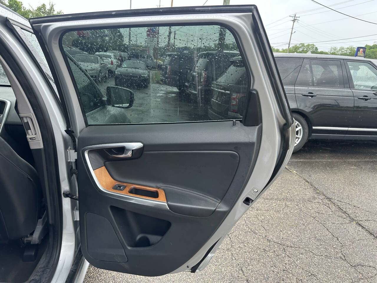 Used 2017 Volvo XC60 T5 Inscription w/ Preferred Option Package image 16