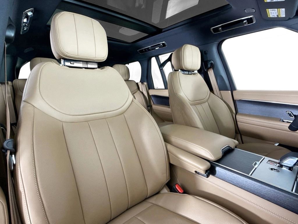 Used 2025 Land Rover Range Rover SE AWD/4WD image 13
