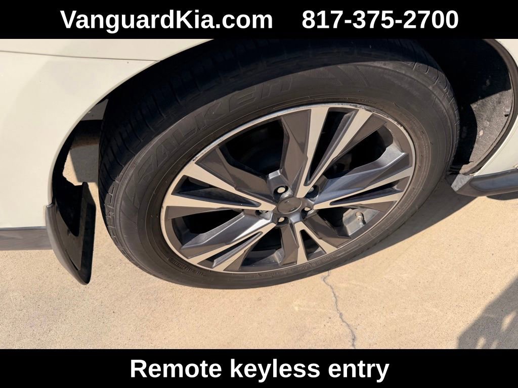 Used 2017 Nissan Pathfinder Platinum w/ Family Entertainment Package AWD/4WD image 10