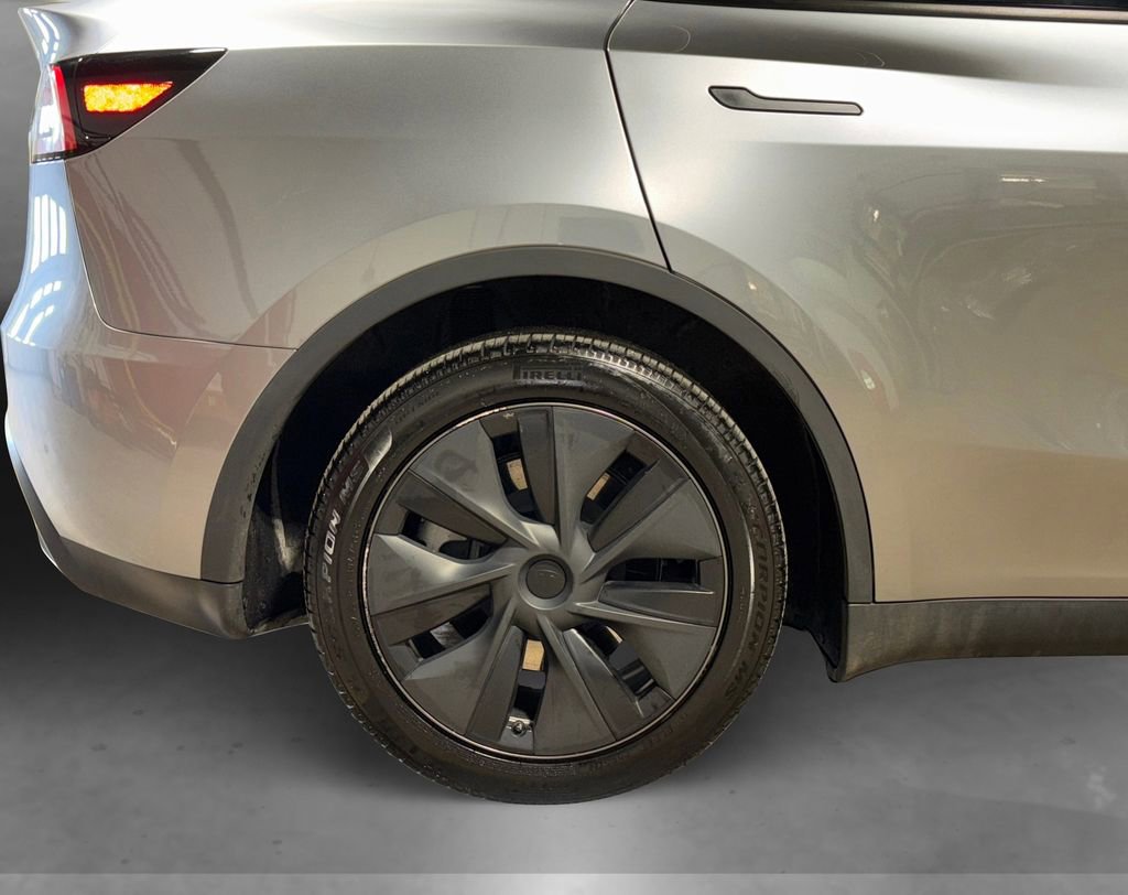 Used 2024 Tesla Model Y Long Range image 18
